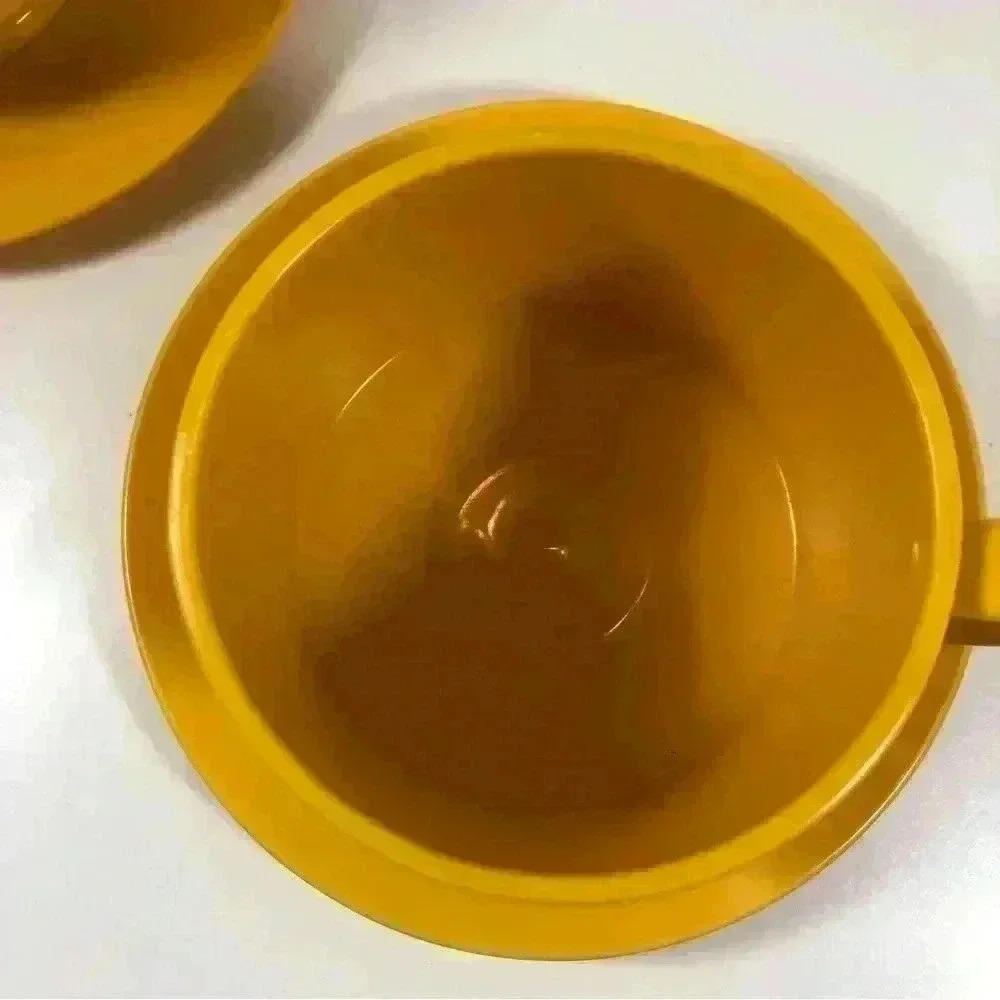 Set of 2 vintage Melamine teacups with saucers in  sunshine yellow - Picture 4 of 7